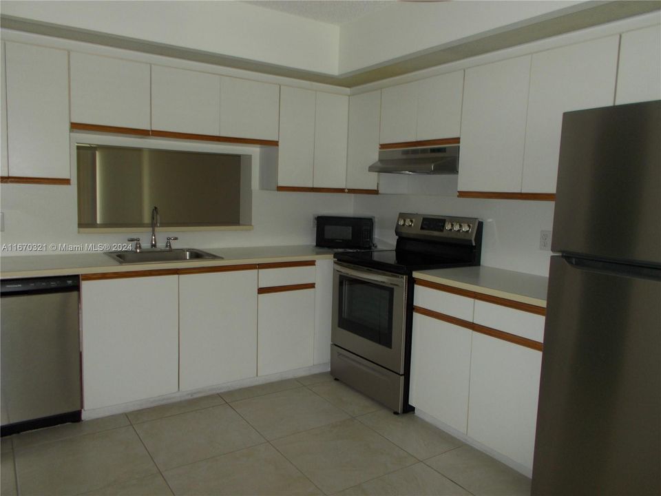 For Rent: $2,300 (2 beds, 2 baths, 1192 Square Feet)