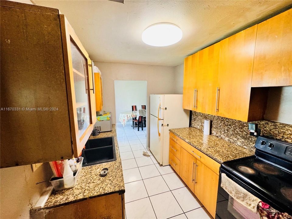 For Rent: $3,195 (4 beds, 2 baths, 1426 Square Feet)