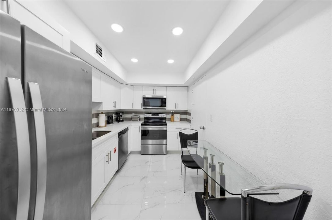 En Venta: $477,000 (1 camas, 1 baños, 874 Pies cuadrados)