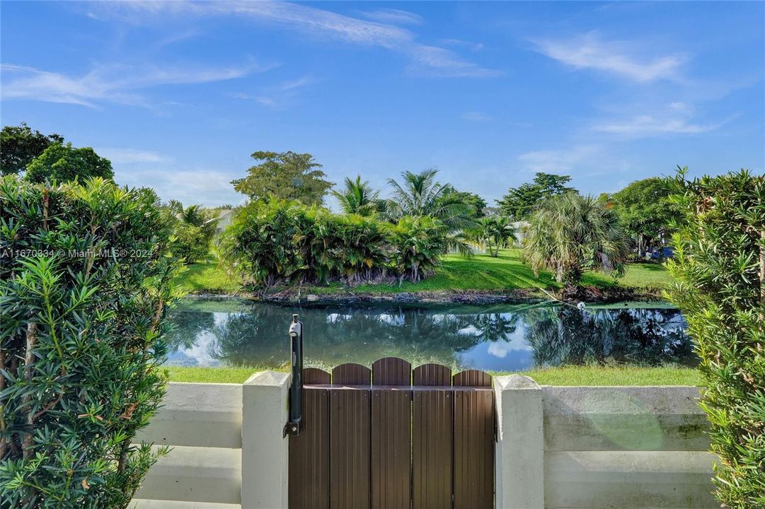 Fenced in the Backyard with a canal view!