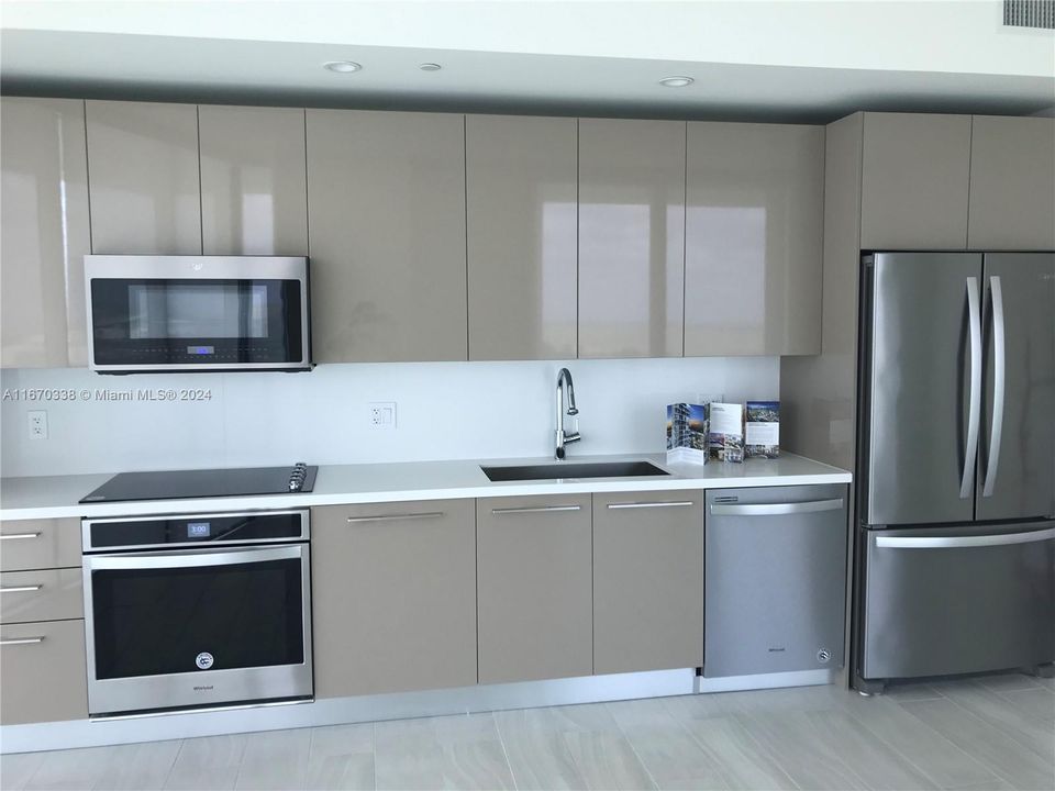 For Rent: $2,995 (2 beds, 2 baths, 1003 Square Feet)