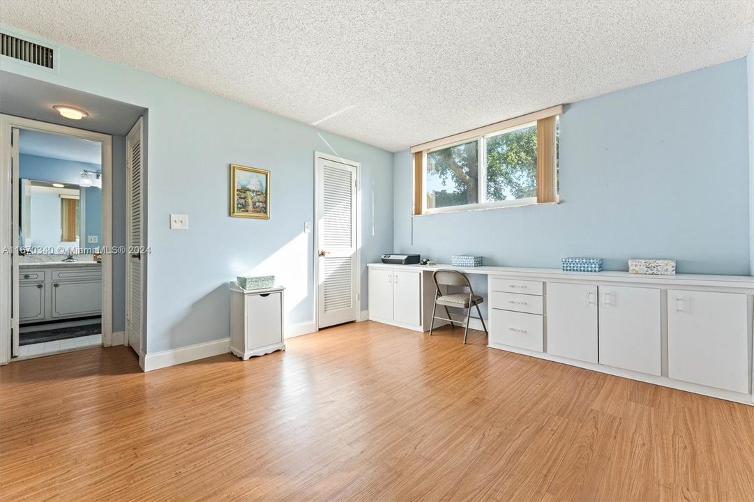 For Sale: $250,000 (2 beds, 2 baths, 1170 Square Feet)