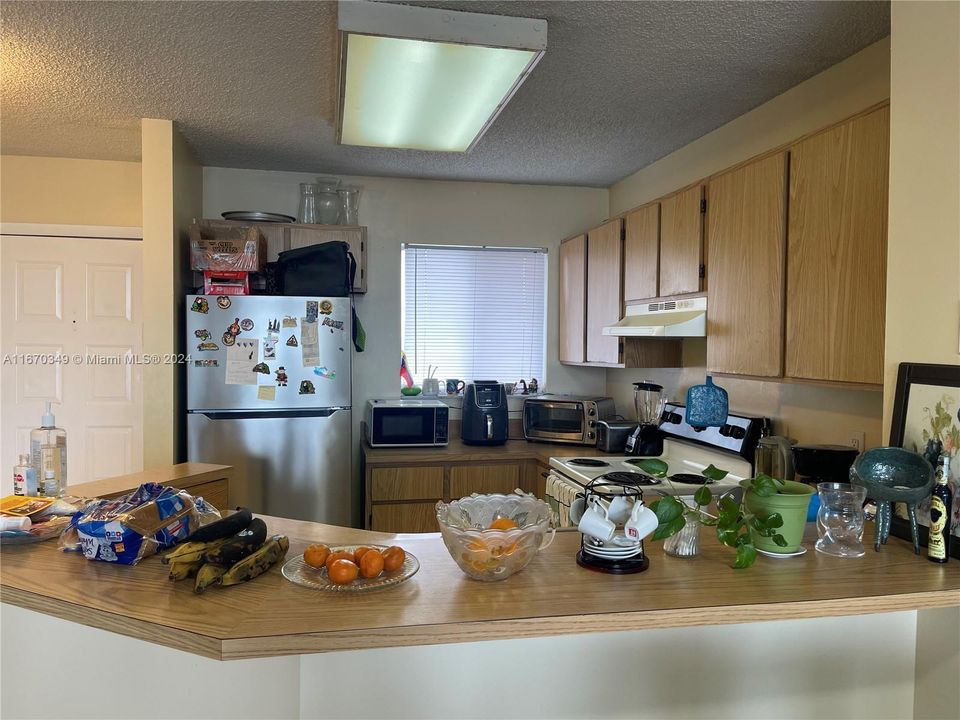 For Rent: $2,100 (2 beds, 2 baths, 832 Square Feet)