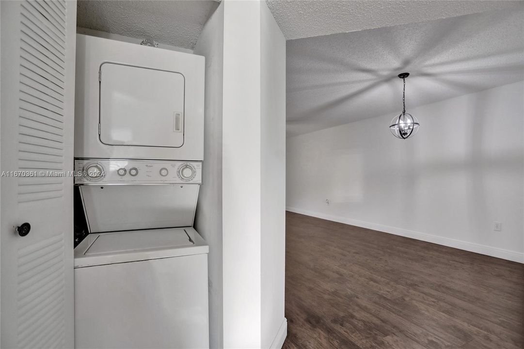 For Sale: $235,000 (2 beds, 2 baths, 1207 Square Feet)