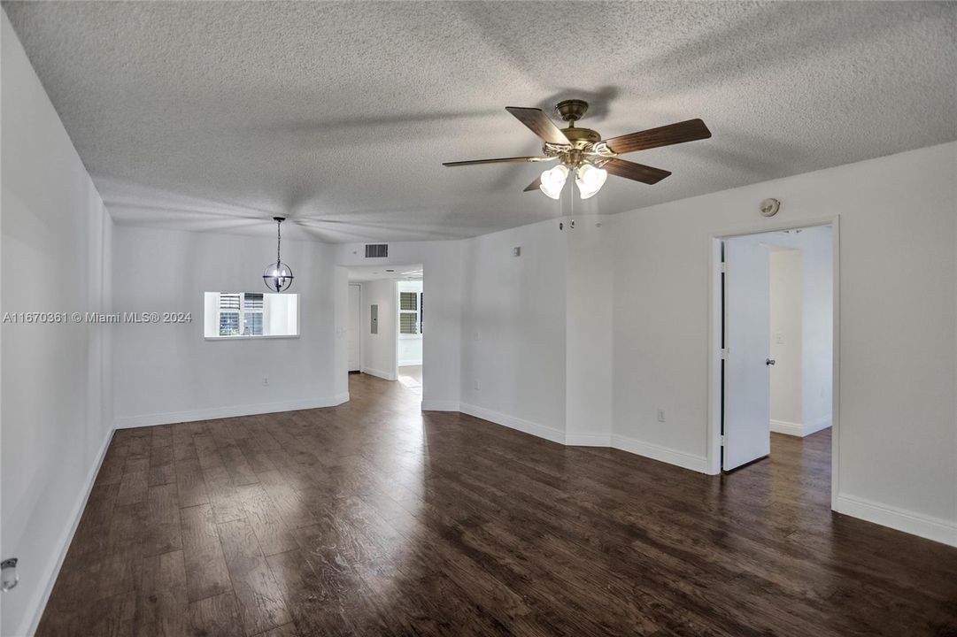 For Sale: $235,000 (2 beds, 2 baths, 1207 Square Feet)