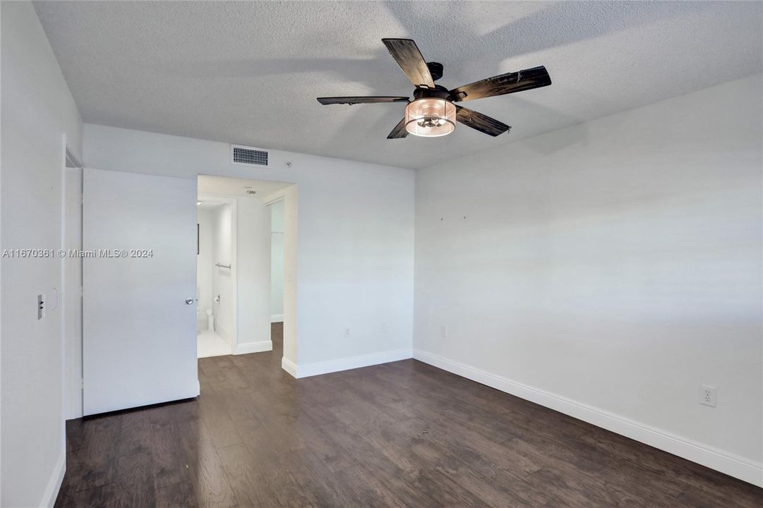 For Sale: $235,000 (2 beds, 2 baths, 1207 Square Feet)