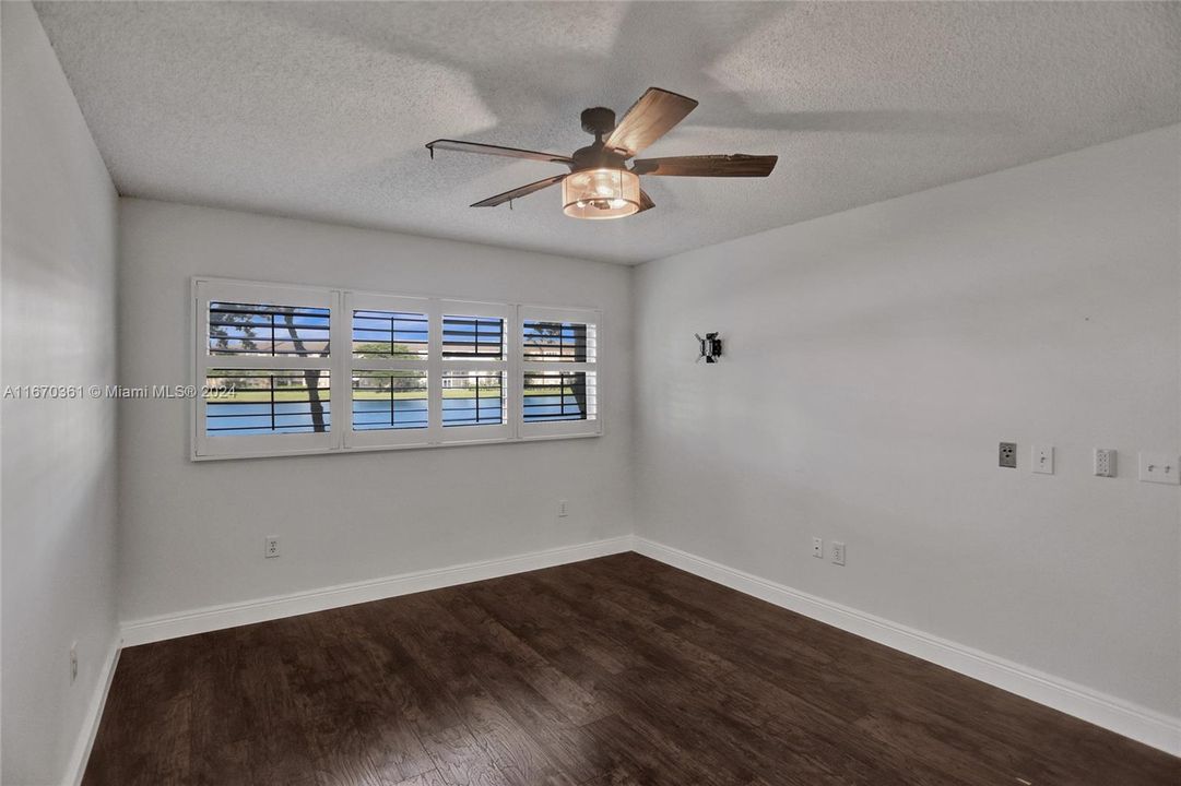 For Sale: $235,000 (2 beds, 2 baths, 1207 Square Feet)