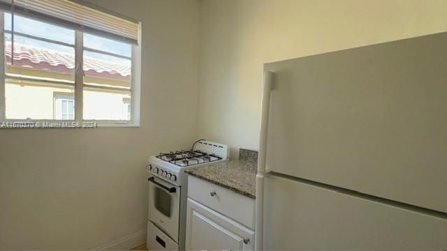 For Rent: $1,850 (1 beds, 1 baths, 702 Square Feet)