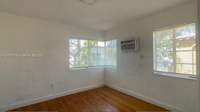 For Rent: $1,850 (1 beds, 1 baths, 702 Square Feet)