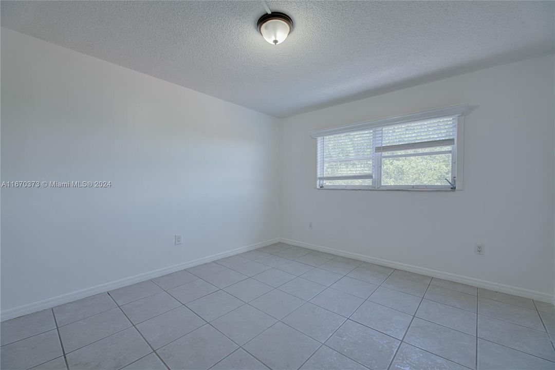 For Rent: $2,100 (2 beds, 1 baths, 758 Square Feet)