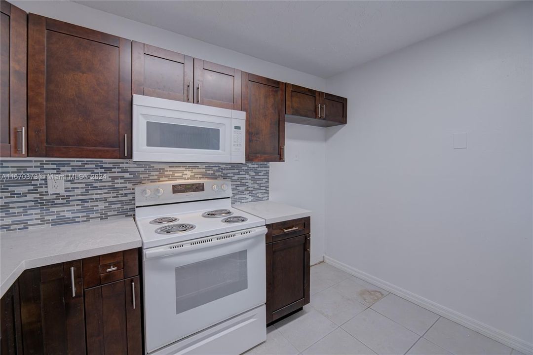 For Rent: $2,100 (2 beds, 1 baths, 758 Square Feet)