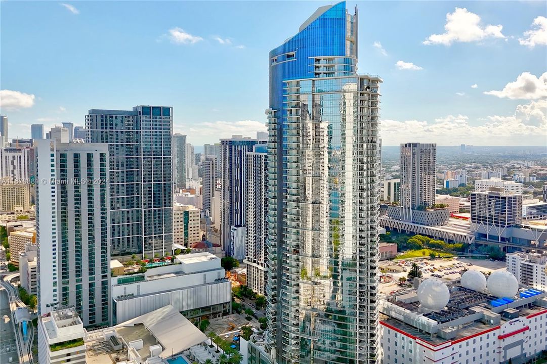 For Sale: $624,901 (1 beds, 2 baths, 1018 Square Feet)