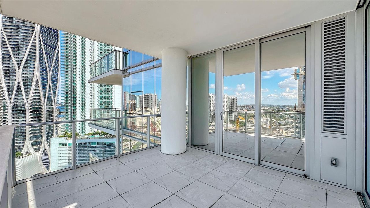 For Sale: $624,901 (1 beds, 2 baths, 1018 Square Feet)