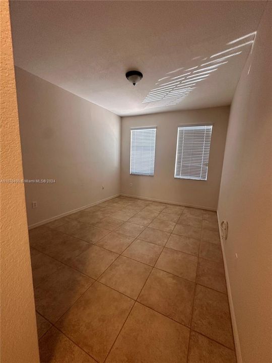 For Rent: $2,900 (3 beds, 2 baths, 1452 Square Feet)