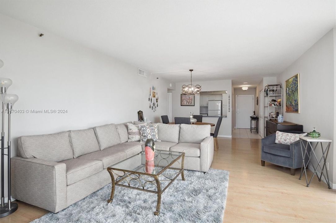 For Sale: $409,900 (2 beds, 2 baths, 1233 Square Feet)