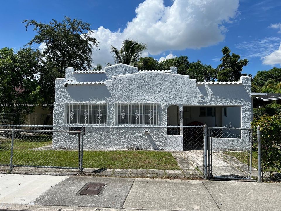 For Sale: $650,000 (3 beds, 2 baths, 1274 Square Feet)