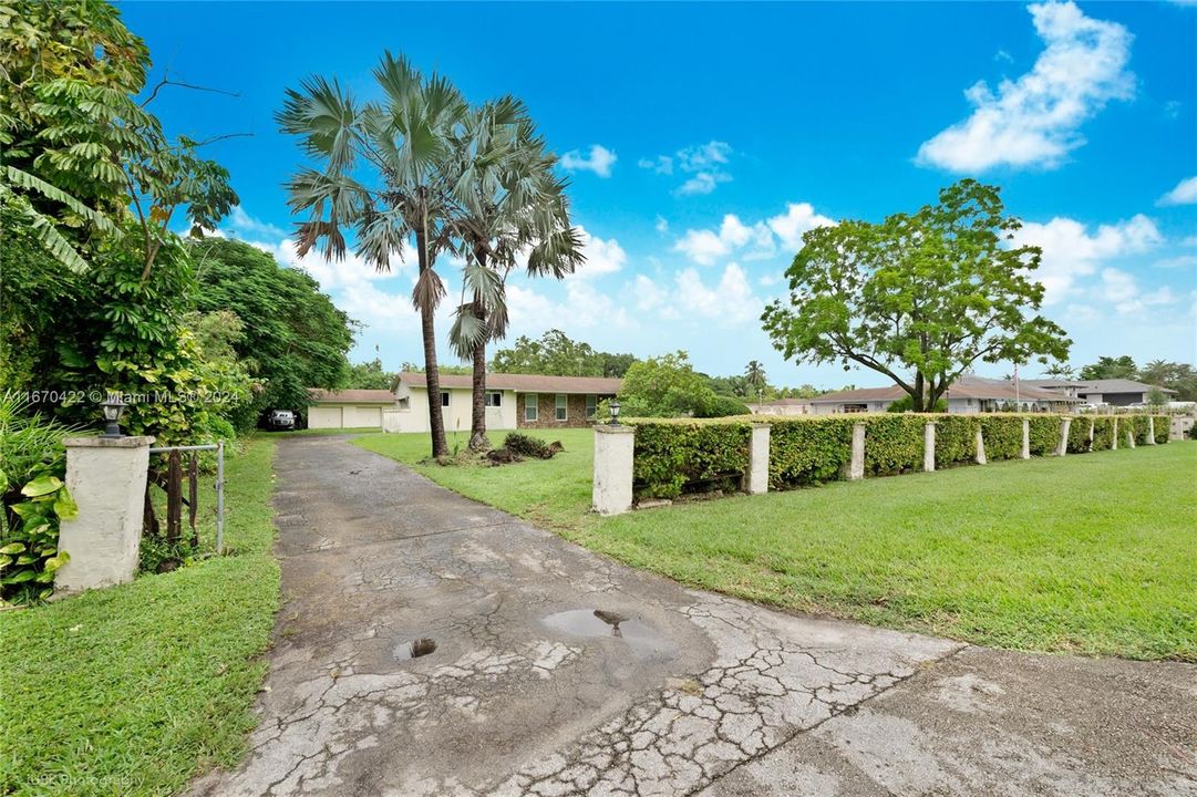 For Sale: $1,890,000 (3 beds, 2 baths, 2286 Square Feet)