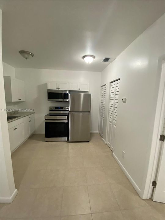 For Rent: $1,850 (1 beds, 1 baths, 450 Square Feet)