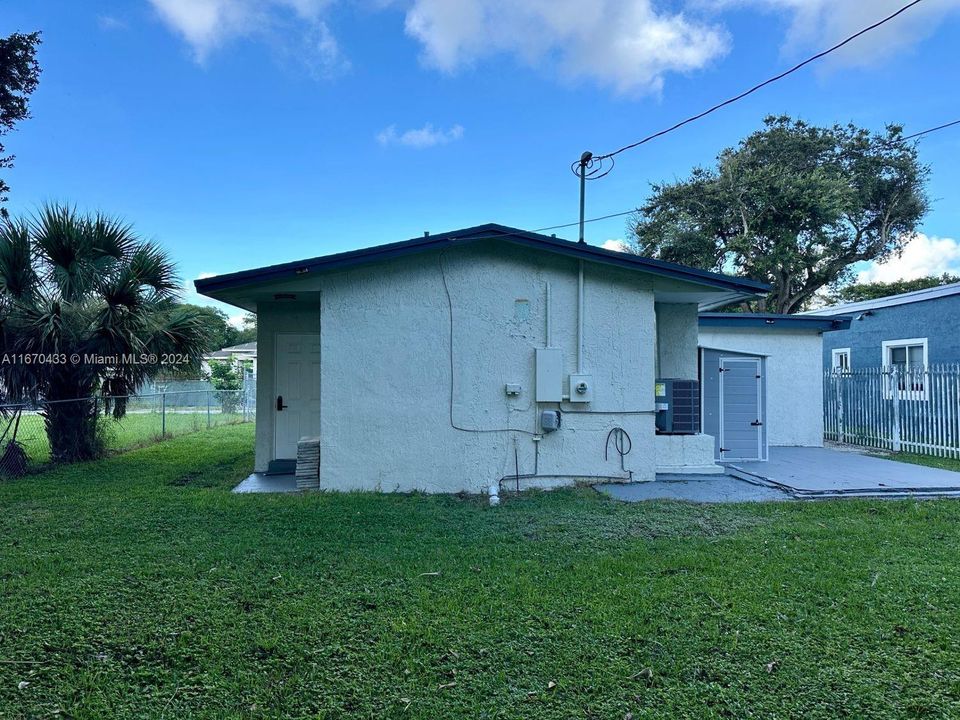 For Rent: $3,000 (3 beds, 2 baths, 1192 Square Feet)