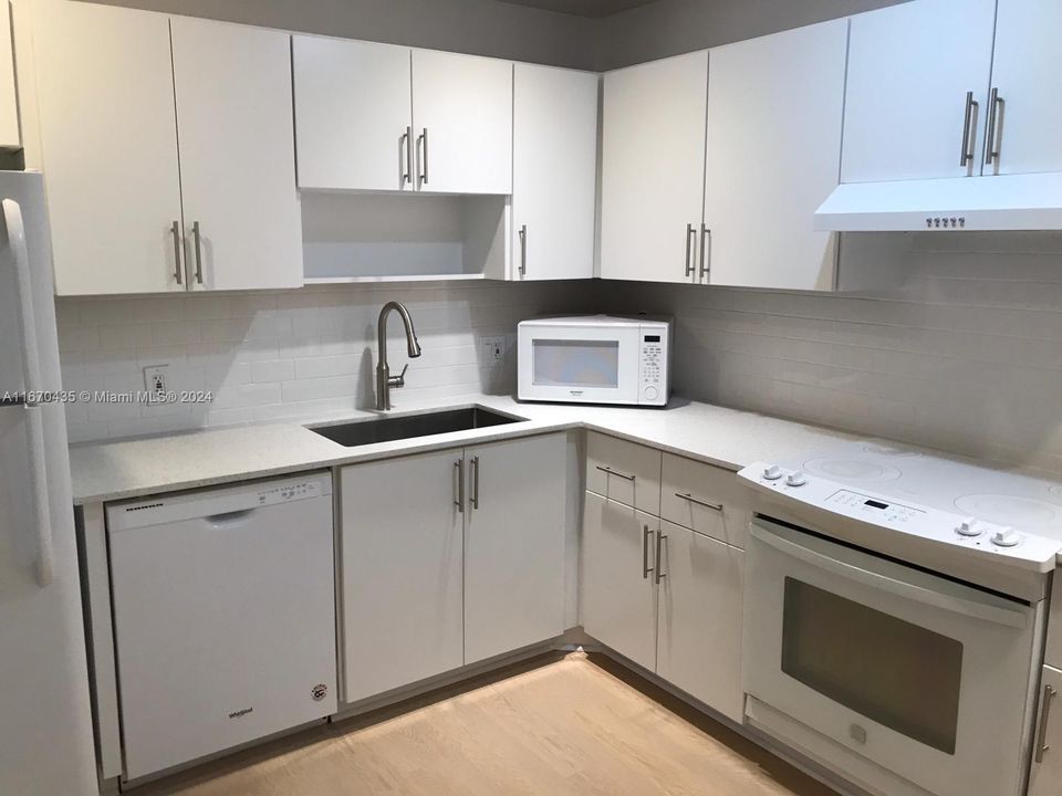 For Rent: $4,250 (2 beds, 2 baths, 1311 Square Feet)