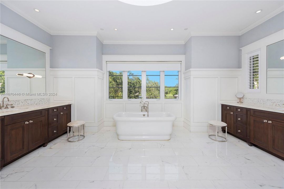 For Sale: $15,895,000 (8 beds, 8 baths, 11684 Square Feet)