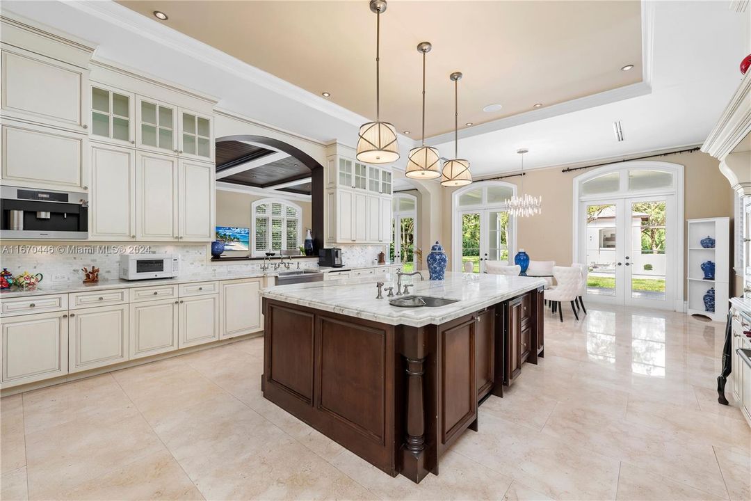 For Sale: $15,895,000 (8 beds, 8 baths, 11684 Square Feet)