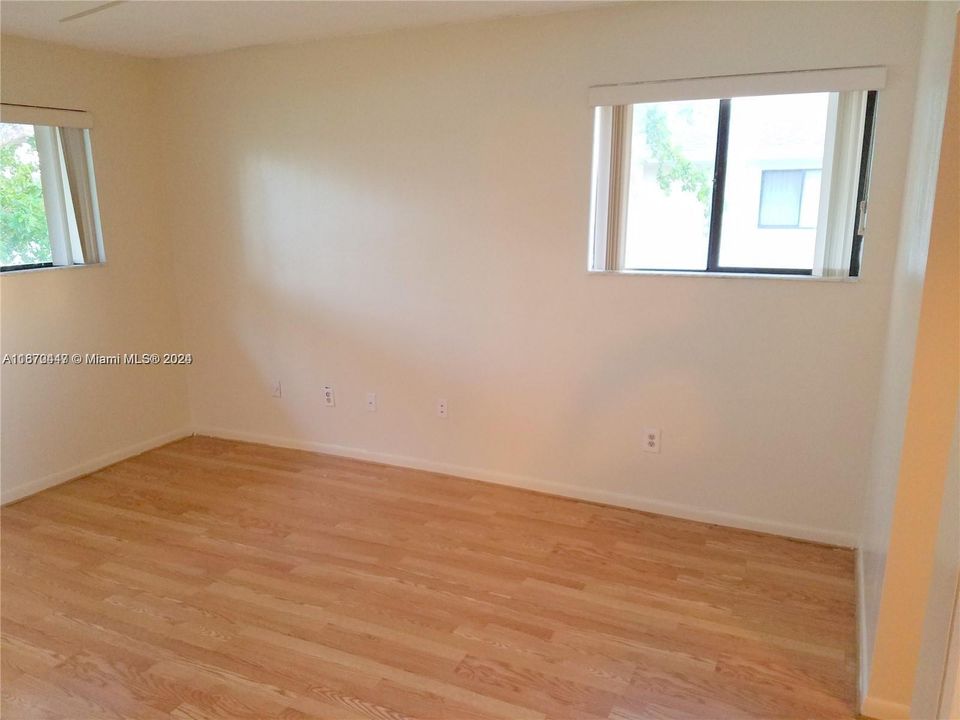 For Rent: $2,295 (2 beds, 2 baths, 870 Square Feet)