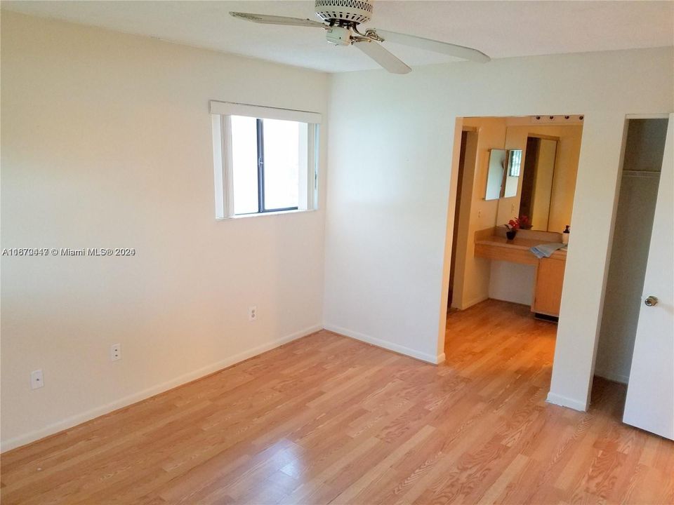 For Rent: $2,295 (2 beds, 2 baths, 870 Square Feet)