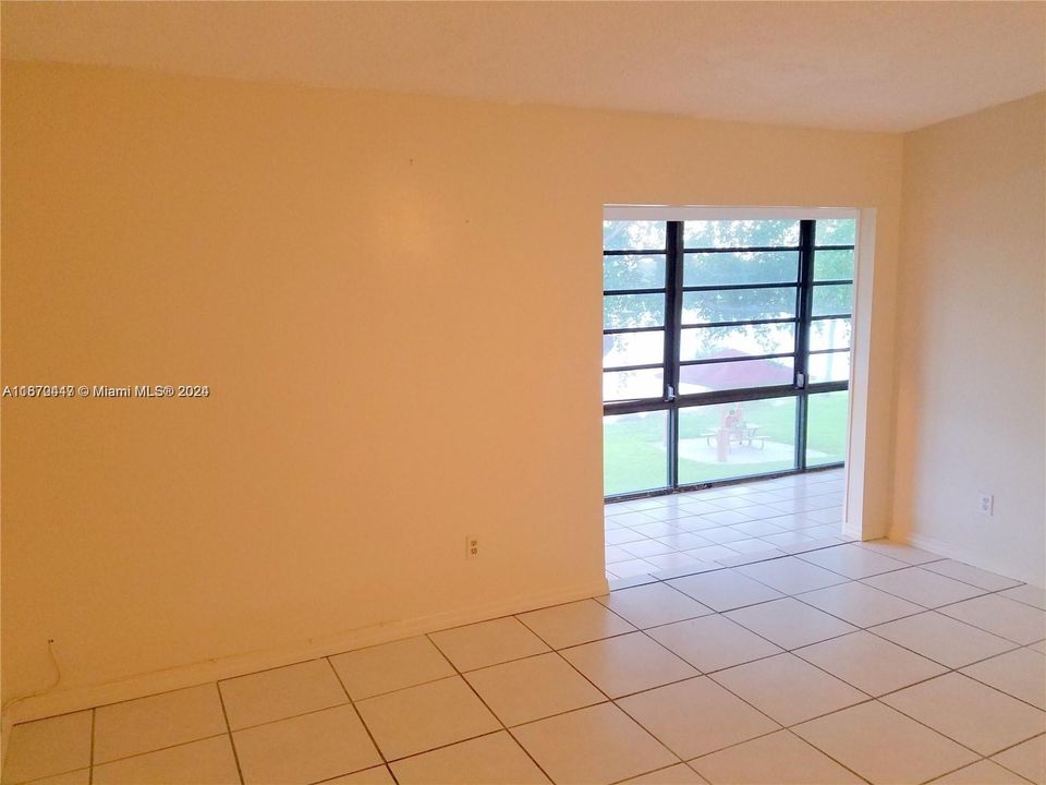 For Rent: $2,295 (2 beds, 2 baths, 870 Square Feet)