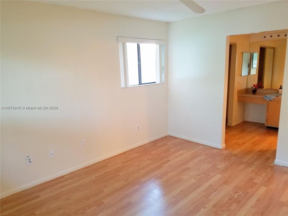 For Rent: $2,295 (2 beds, 2 baths, 870 Square Feet)