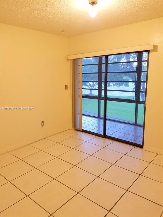 For Rent: $2,295 (2 beds, 2 baths, 870 Square Feet)