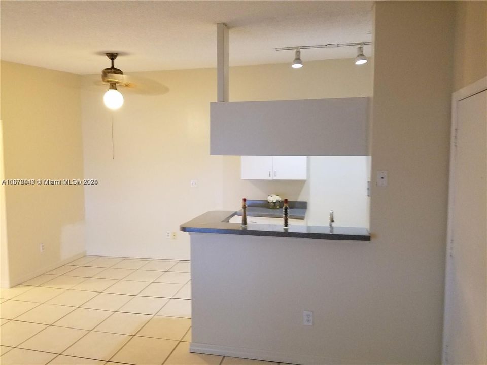 For Rent: $2,295 (2 beds, 2 baths, 870 Square Feet)