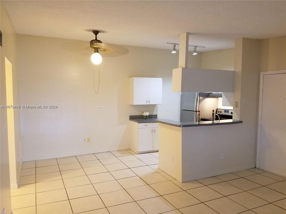 For Rent: $2,295 (2 beds, 2 baths, 870 Square Feet)