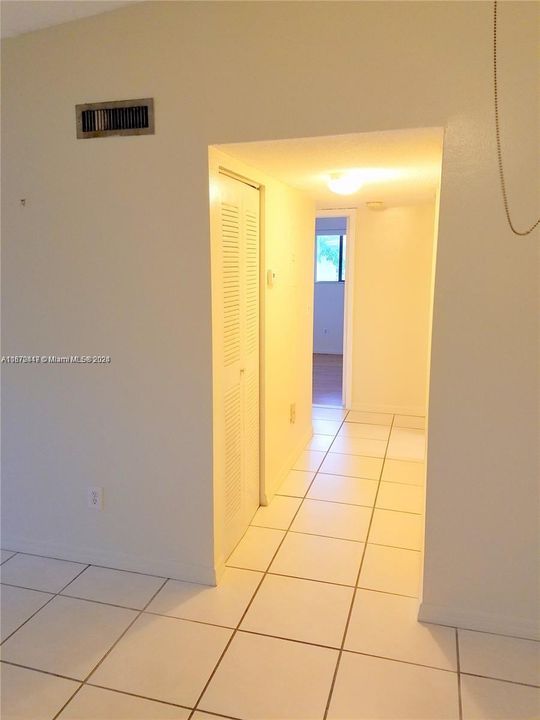 For Rent: $2,295 (2 beds, 2 baths, 870 Square Feet)