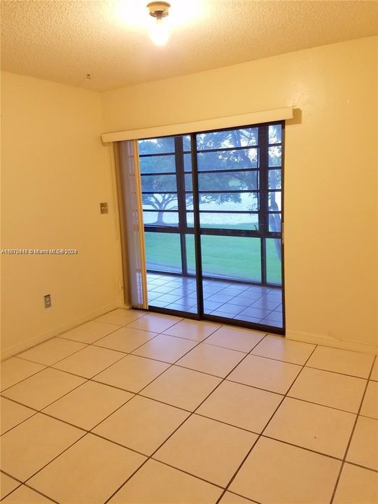 For Rent: $2,295 (2 beds, 2 baths, 870 Square Feet)