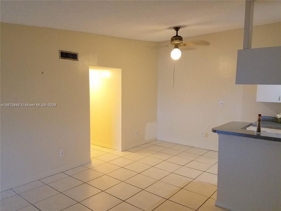 For Rent: $2,295 (2 beds, 2 baths, 870 Square Feet)