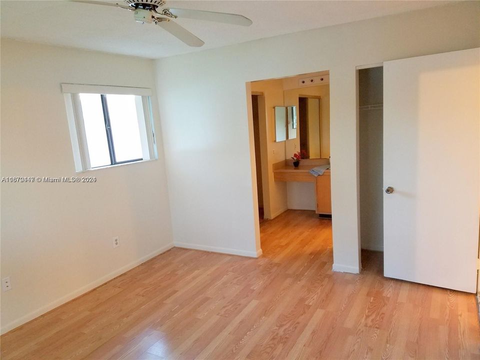 For Rent: $2,295 (2 beds, 2 baths, 870 Square Feet)