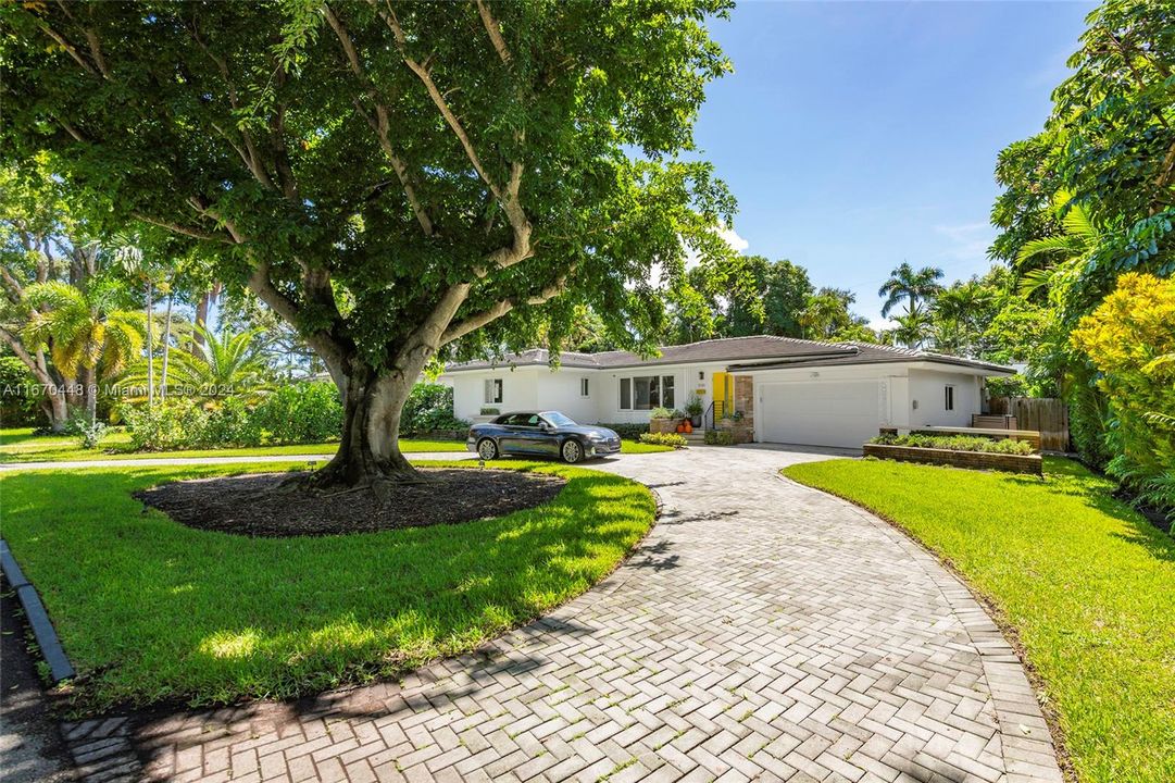 For Sale: $1,350,000 (2 beds, 2 baths, 1524 Square Feet)