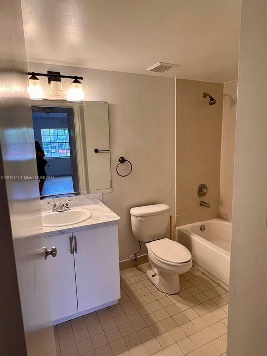 For Rent: $2,200 (2 beds, 2 baths, 1098 Square Feet)