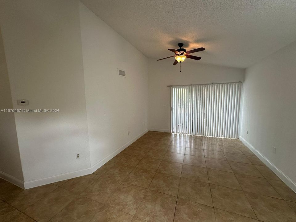 For Rent: $2,200 (2 beds, 2 baths, 1098 Square Feet)