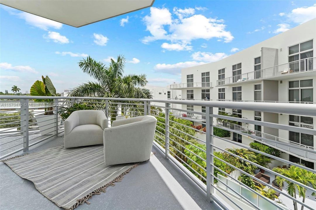 For Sale: $3,100,000 (3 beds, 2 baths, 2090 Square Feet)