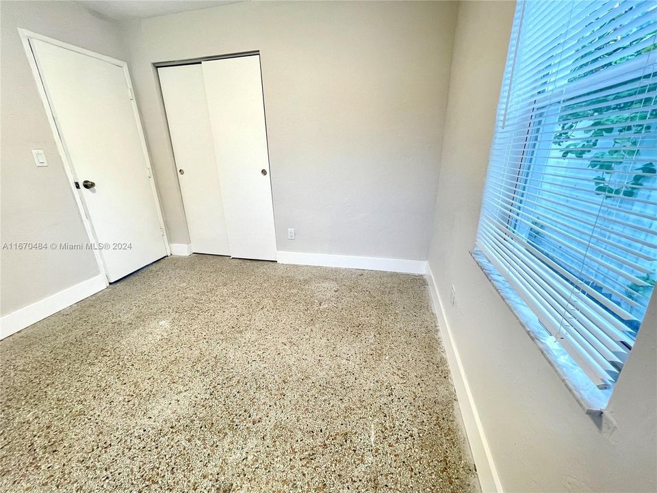 For Rent: $2,690 (2 beds, 1 baths, 883 Square Feet)