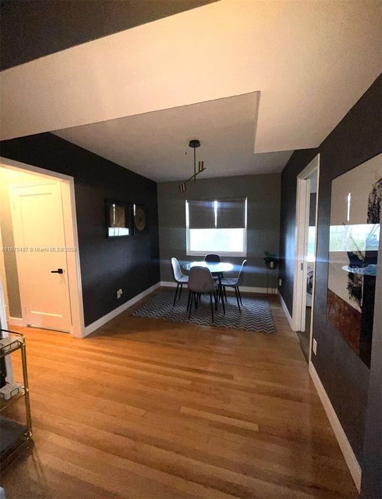 For Rent: $2,400 (1 beds, 1 baths, 685 Square Feet)