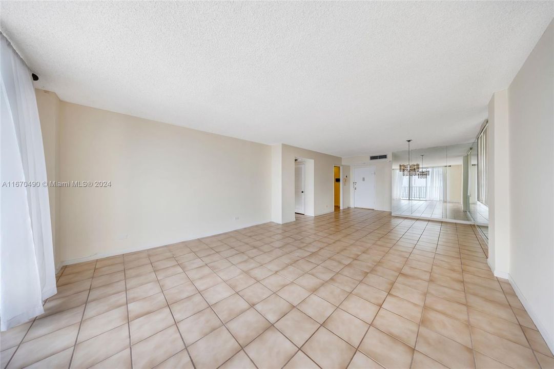 For Sale: $299,000 (1 beds, 1 baths, 1105 Square Feet)