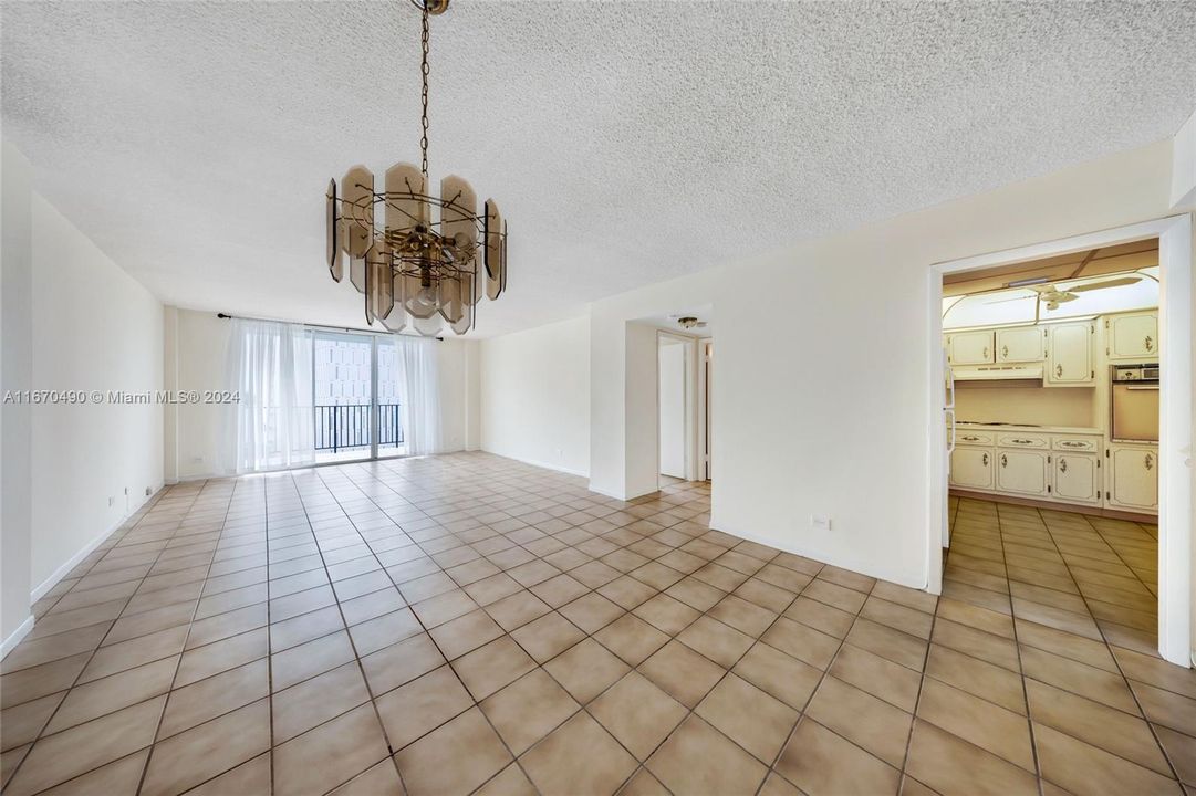 For Sale: $299,000 (1 beds, 1 baths, 1105 Square Feet)