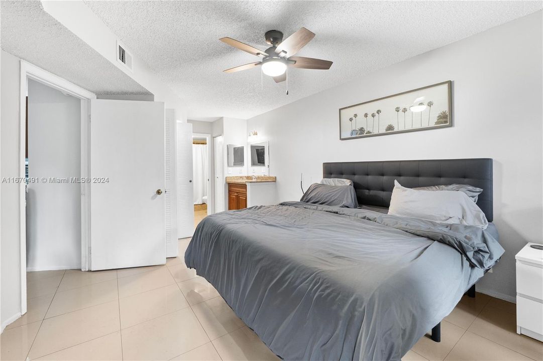 For Sale: $269,000 (2 beds, 2 baths, 1024 Square Feet)