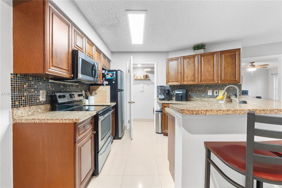 For Sale: $269,000 (2 beds, 2 baths, 1024 Square Feet)