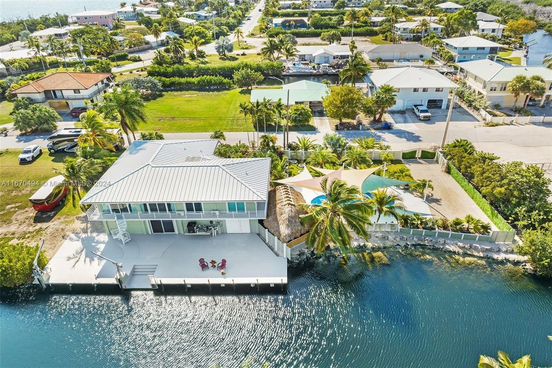 For Sale: $1,990,000 (3 beds, 2 baths, 1591 Square Feet)