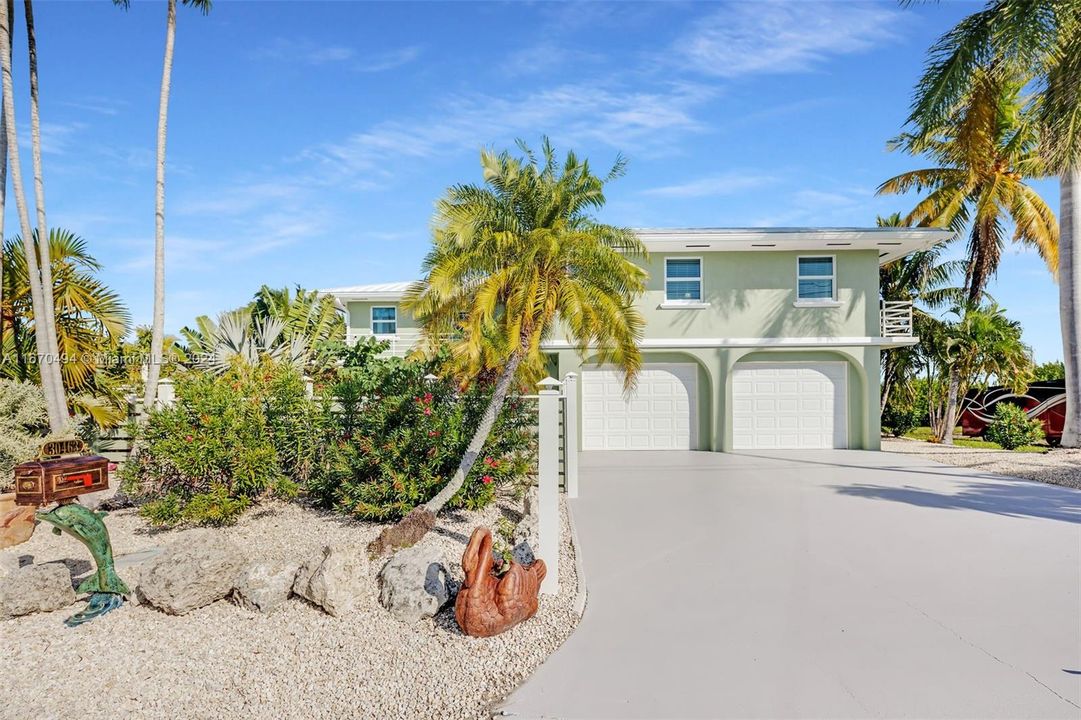 For Sale: $1,990,000 (3 beds, 2 baths, 1591 Square Feet)