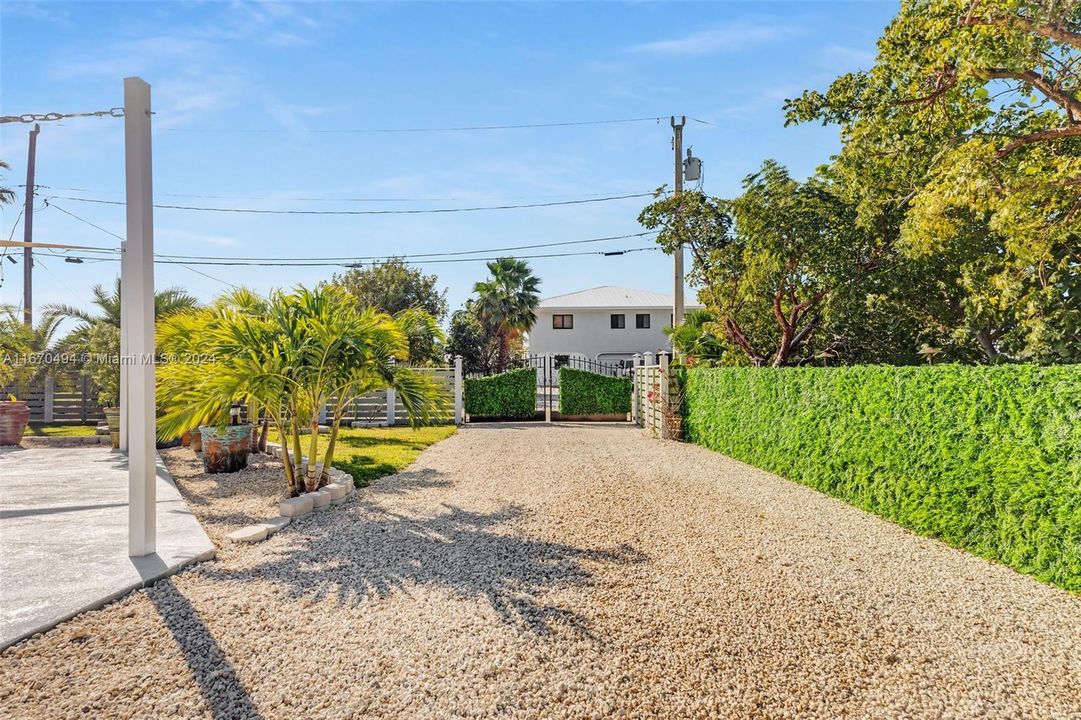 For Sale: $1,990,000 (3 beds, 2 baths, 1591 Square Feet)